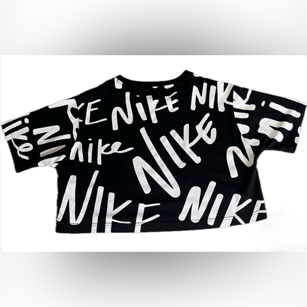 NWOT Nike Crop Top- Sz M